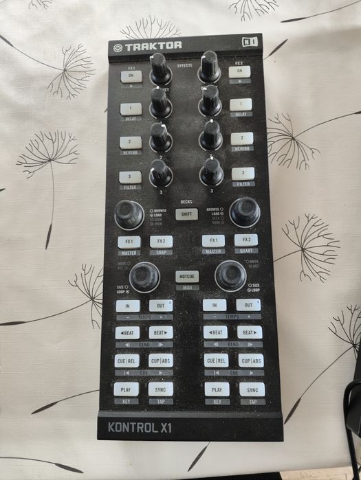 DJ-контролер Native Instruments Maschine MK1/Traktor Kontrol X1