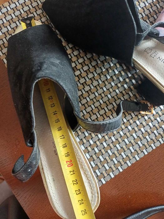 Eleganckie buty czarne sandały