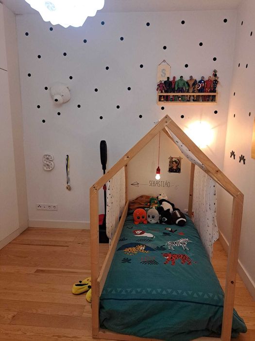 Cama Montessori em madeira (com colchão)