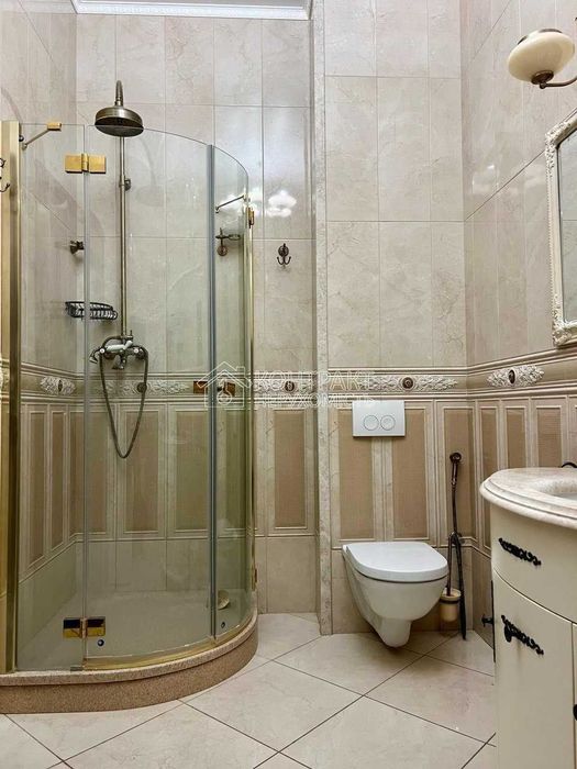Продається будинок 307 м2, з бомбосховищем, м. Студентська