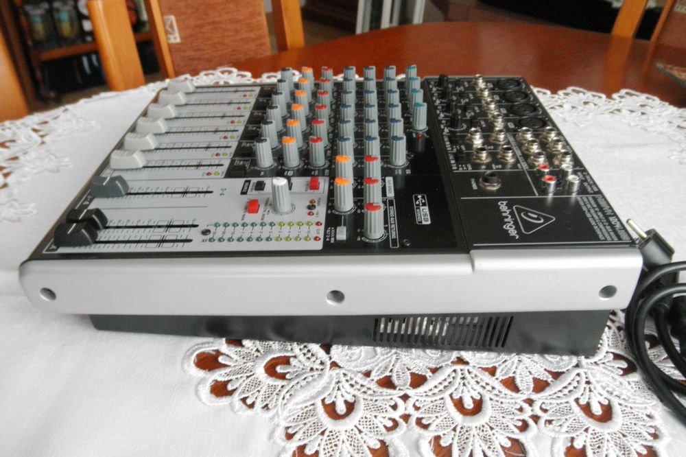 Mikser estradowy YAMAHA MG 124 C. Mixer.