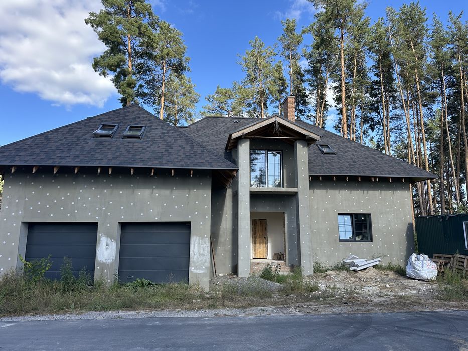 Продаж будинку в Стоянці, 245 м2 з гаражем та соснами на ділянці