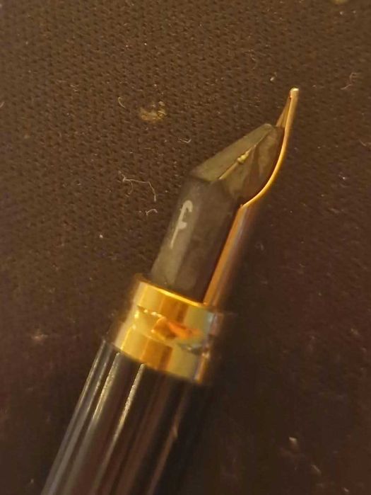 Caneta de Tinta Permanente Waterman Paris — Canelada, Banhada a Ouro, Aparo 18K Maciço — Com Caixa Original