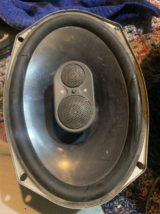 Vende se subwoofers JBL