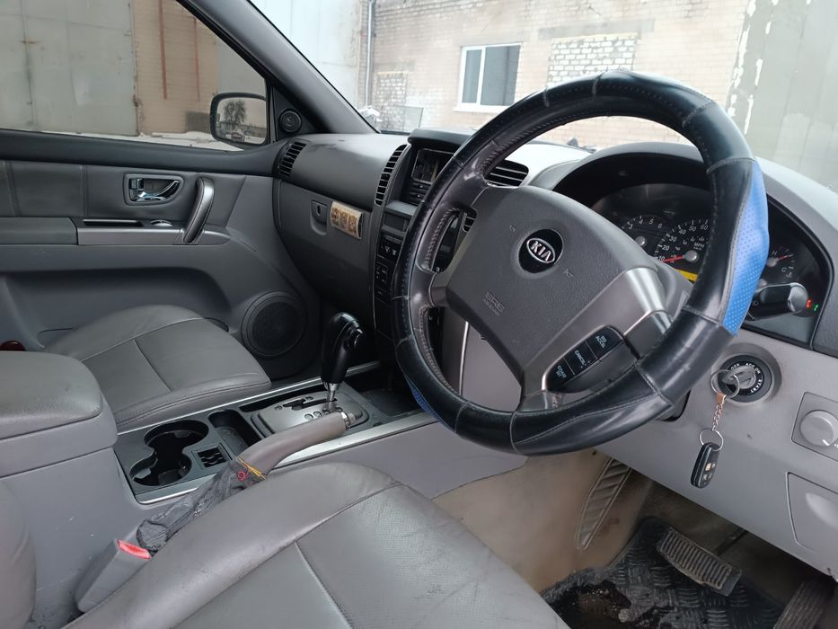 Продам кия сорента 4х4. На полном ходу . Строчно