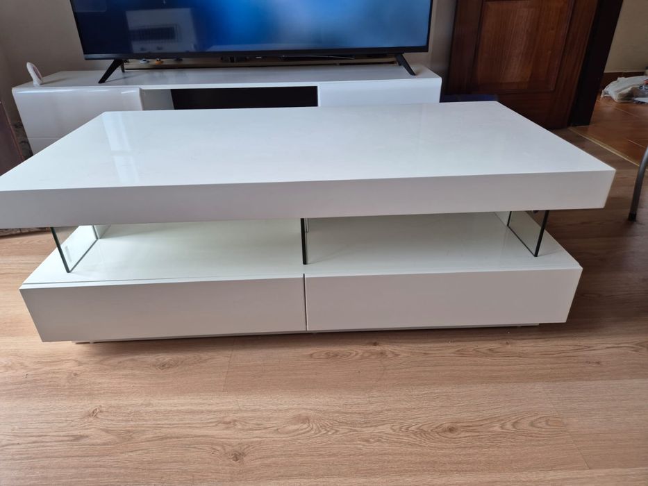 Mesa de centro moderna branca com vidro – excelente estado