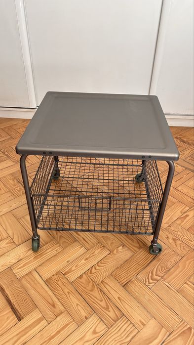 Mesa apoio metal com arrumação