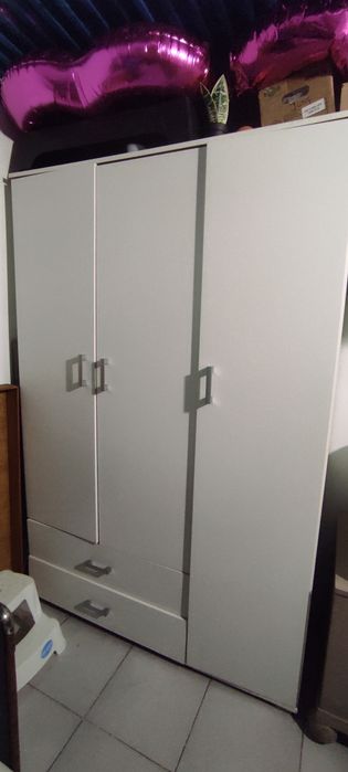 Roupeiro branco bom estado