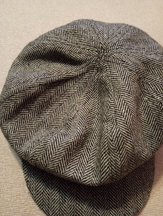 Elegancki modny kaszkiet