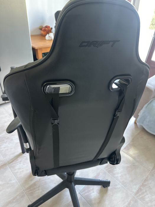 Mesa e cadeira os dois pra e embora rapido pra vim busca no local