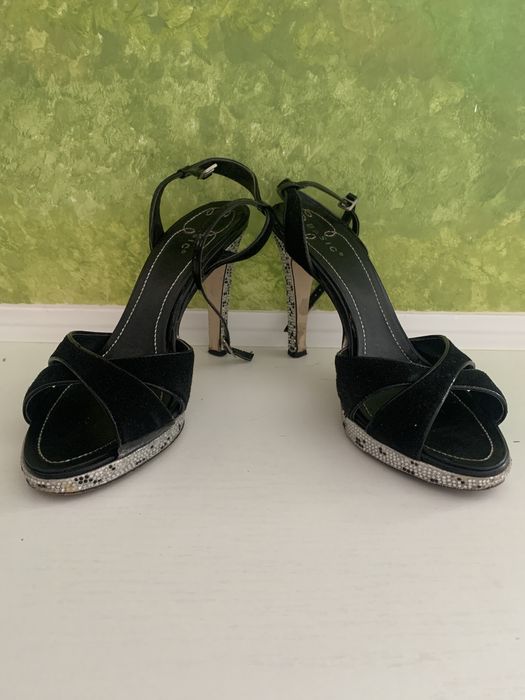 Продаються босоніжки з камінцями на підошві, розмір-39, стелька-24.8