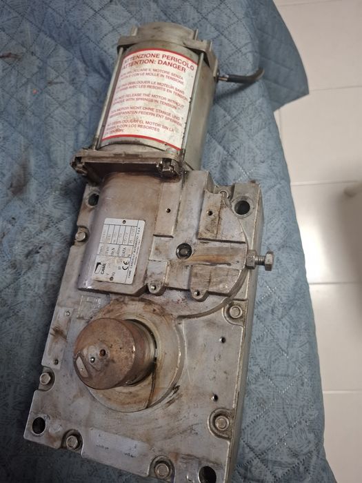 Motor com redutor64281320011011124