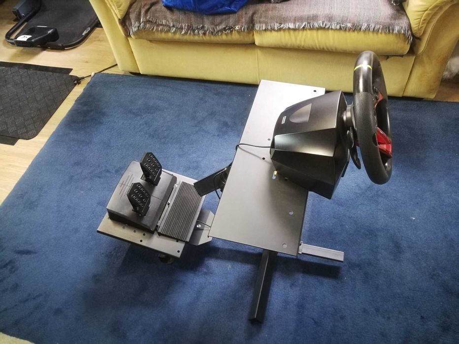 Suporte para volantes e pedais