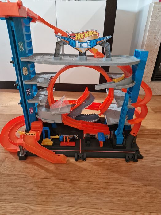 Pista Hot Wheels Ultimate Garage Shark