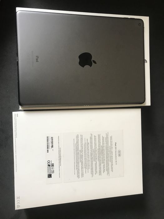 Apple iPad 8 ідеальному стані