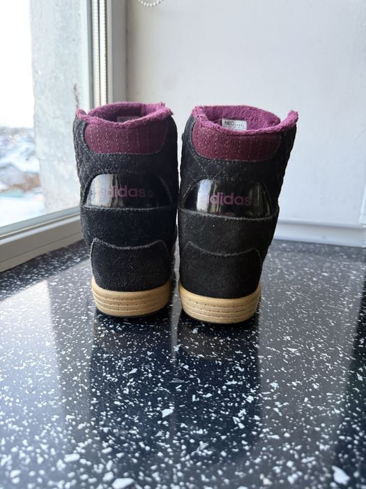 Жіночі кросівки adidas