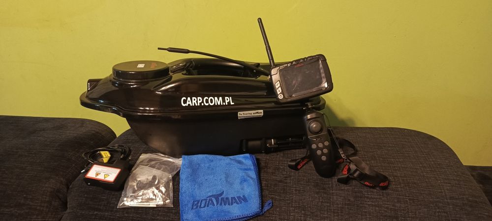 Lódka zanętowa boutman Atraktor sonar Black