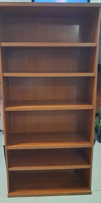 Móvel com pasteleiras