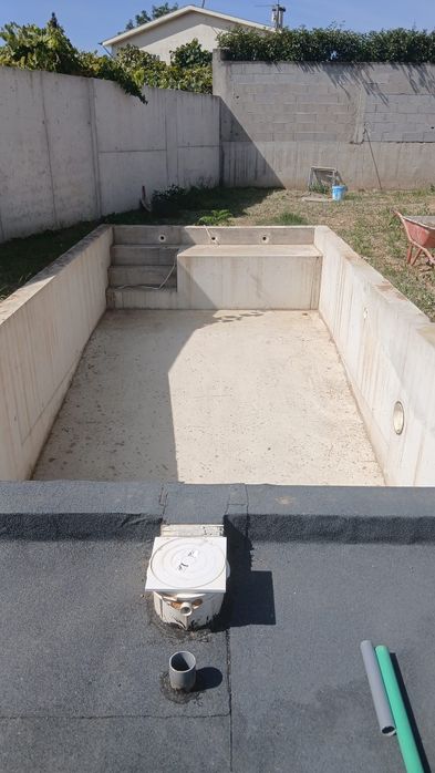 Fazemos construção de piscinas e limpeza