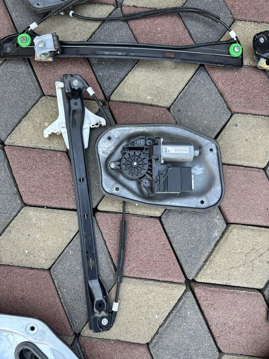 Склопідйомник Стеклопідйомники VW Golf 5 Golf 6 Golf 5 Plus