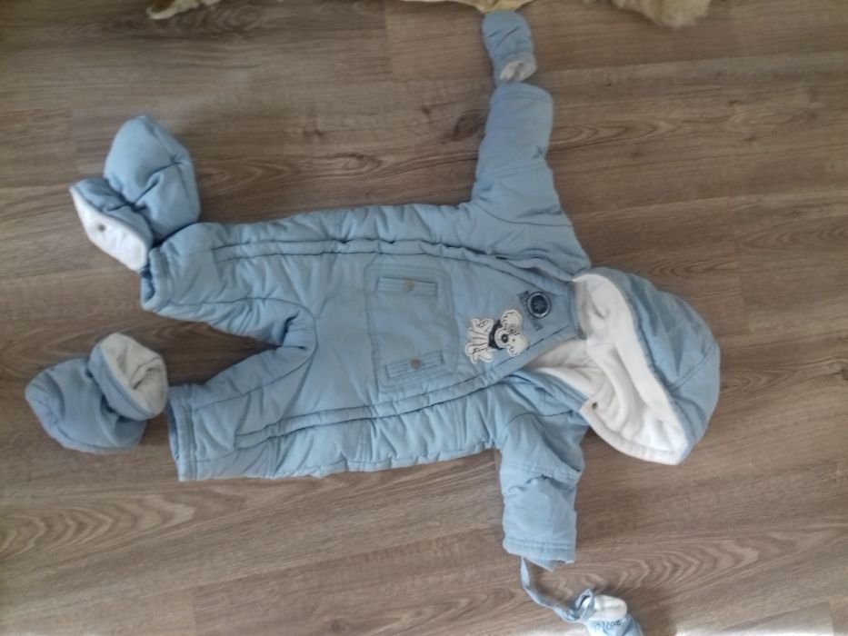 saco de inverno azul e vermelho