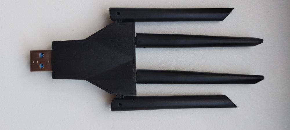 Wi-Fi адаптер двохдіапазонний.