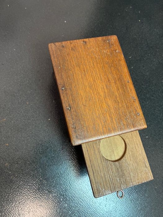 Vintage caixa madeira mealheiro/esmoleiro