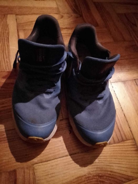 Prefere correr ou caminhar?Sapatilhas Nike10E-CinzeiroLucky10EDesde5E