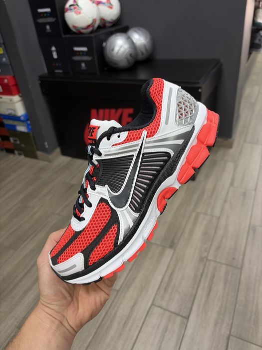 Оригінальні Кросівки чоловічі Nike Zoom Vomero 5 Se Sp Grey/Red CZ8667-600