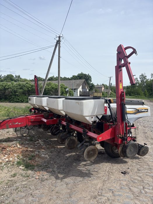 Сівалка кукурудзяна challenger 8138     Massey Ferguson 555