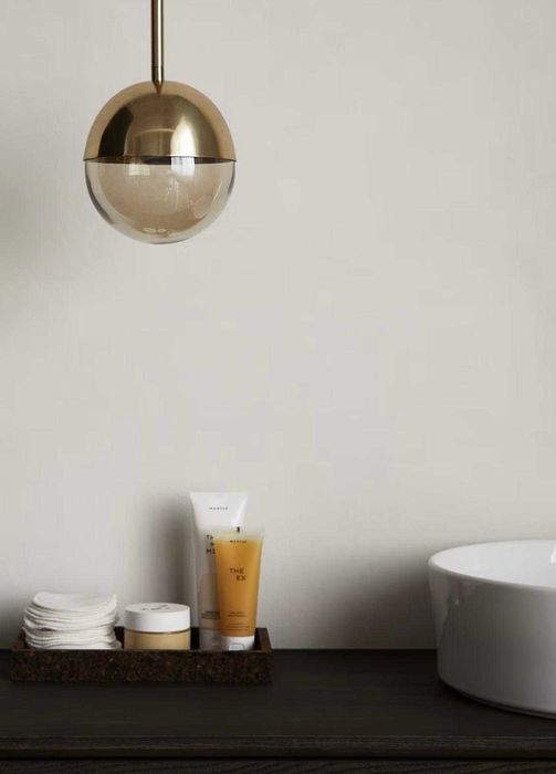 Mała wisząca lampa kula złota Pendant H&M Home