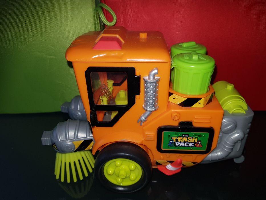 Trash Pack limpa bermas