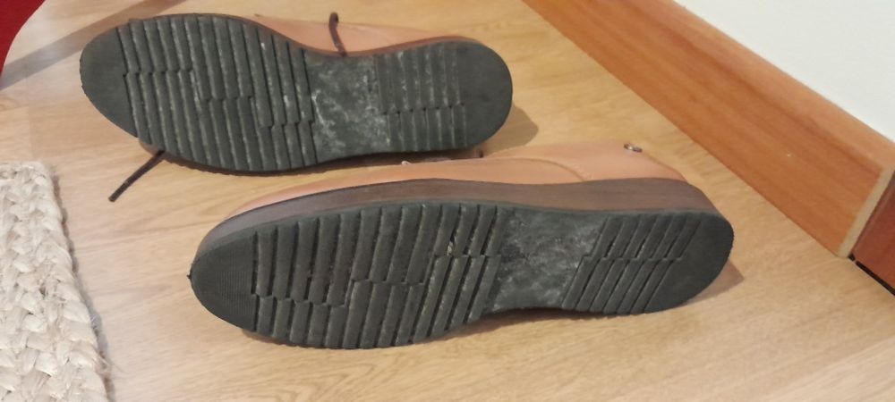 Sapato (pele), cor camel