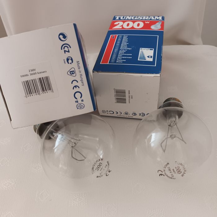 DWIE żarówki 200 W tradycyjna E 27