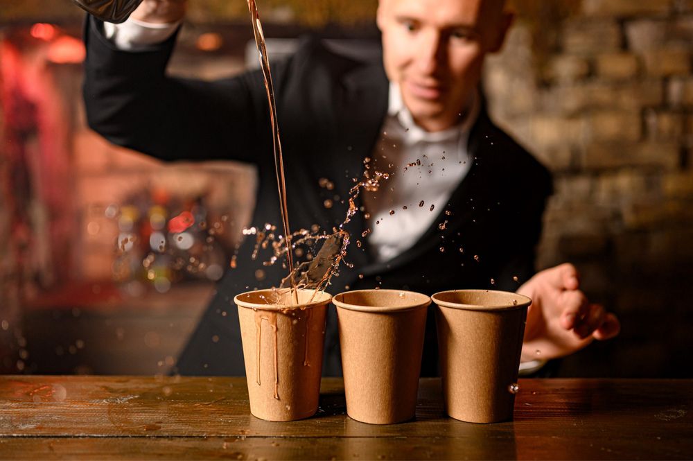 Замовити Професійного Бармена. Київ.Піраміда із Шампанского