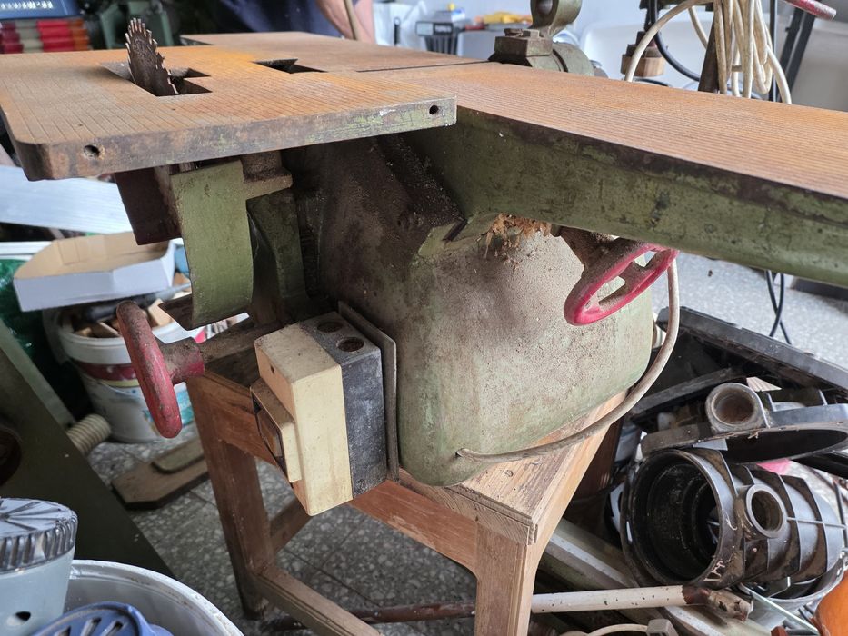 Plaina,  furadora e disco monofasica