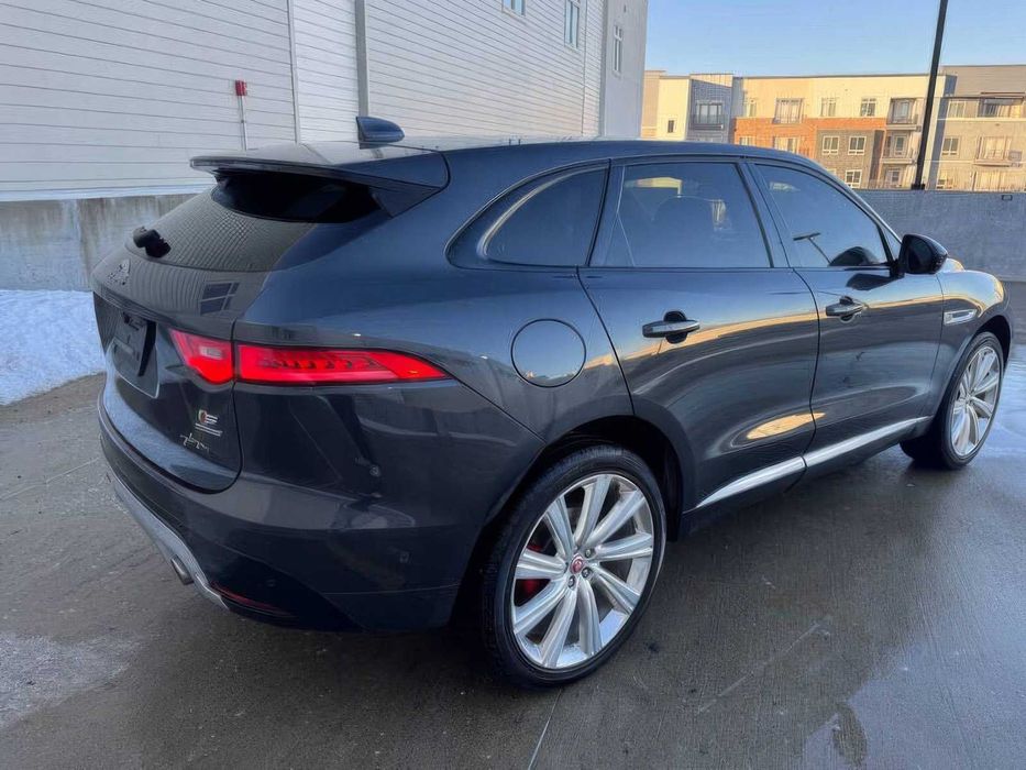 Jaguar F-PACE S      2017