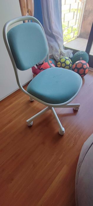 Secretária criança com estante