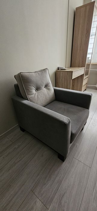 Fotel szary z poduszką