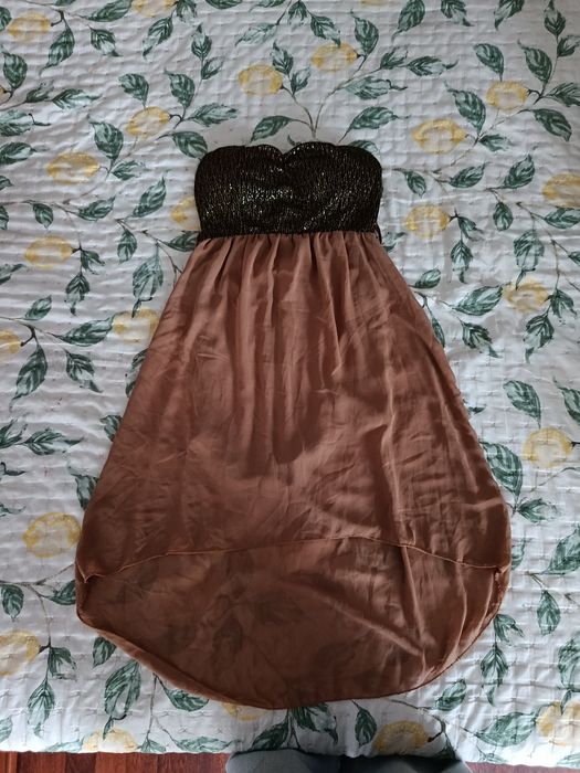 Calças, vestidos, saias