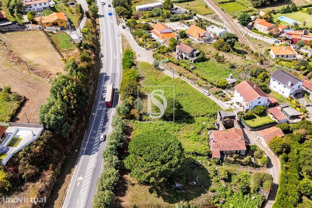 Terreno com 1381 m², junto ao Rio Minho, em Vila Nova de Cerveira