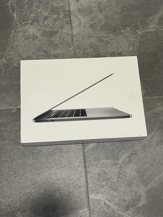 Mac Book 15 intel i7 512/16