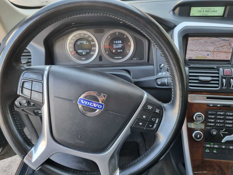 Volvo XC60 2.4D D5 автомат Summum