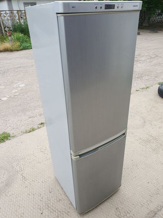 Холодильник Samsung..