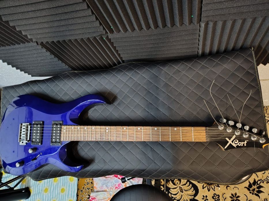 Gitara elektryczna i piec gitarowy