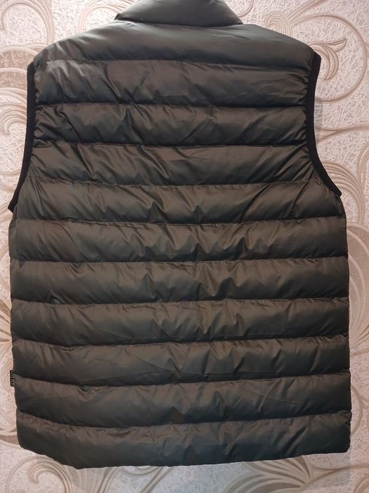 Жилет  Hugo Boss р.( М) 48-50  Оригинал