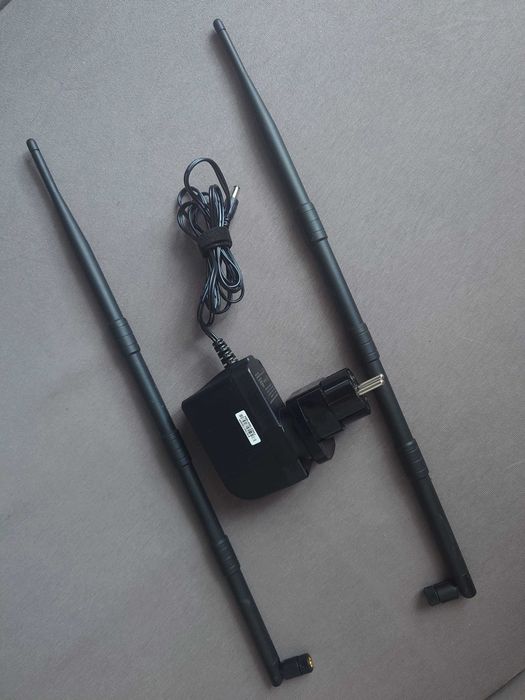 Router Modem 5G LTE na Kartę SIM Wi-Fi 6 AX3600 Agregacja Pasm QWRT