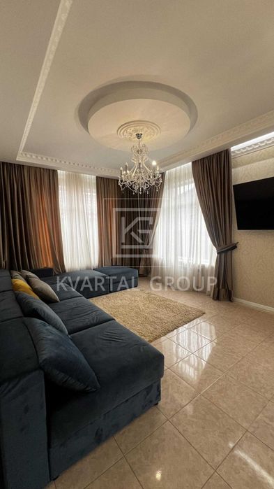 Сучасний двоповерховий будинок з ремонтом на 5 сотках