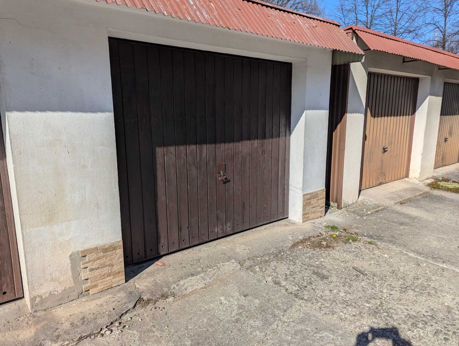 Garaż do wynajęcia - murowany, prąd, kanał - os. Nad Sołą