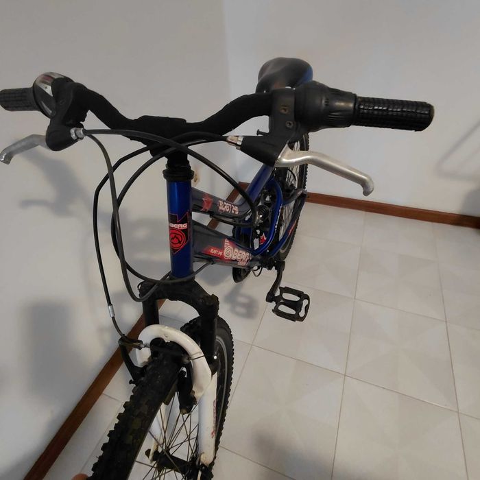 Bicicleta revisada com pneus novos